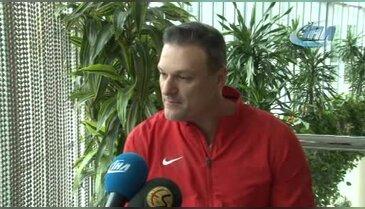 Alpay Özalan: "Hakemlerden dertliyiz"