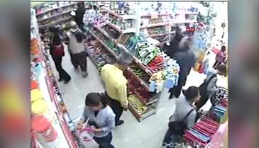 Markette akılalmaz taciz!