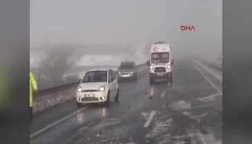 Edirne'de buzlanan yolda 9 araç kaza yaptı