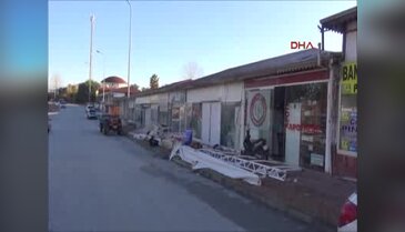 Manavgat'ta turizm çarşısı yıkıldı