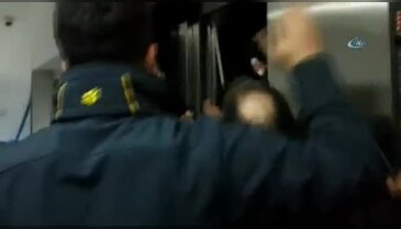 Belediye meclis üyeleri asansörde mahsur kaldı