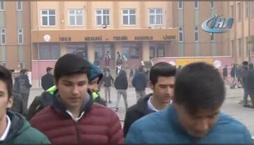 Öğretmen, öğrenci ve veliler birlikte eylem yaptı