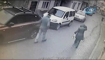 Kapkaç anı güvenlik kamerasına yansıdı