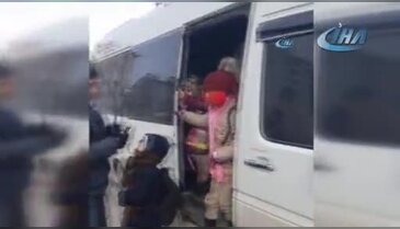 17 kişilik öğrenci servisinden 42 kişi çıktı
