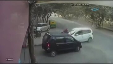 Trafik canavarı kadını ağır yaraladı