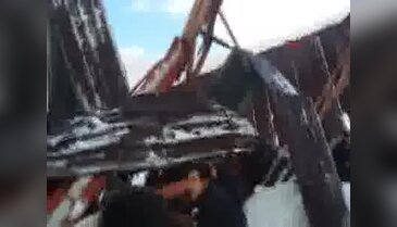 Konya'da pazar yerinin çatısı çöktü, yaralılar var