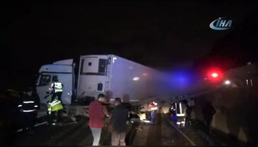 TIR ve kamyon otoyoldan D 100'e uçtu: 2 yaralı