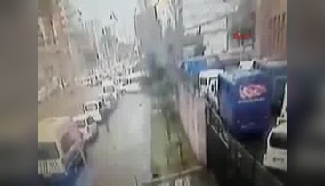 İzmir'de patlama anı böyle görüntülendi!