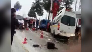 Askeri araç ve yolcu minibüsü çarpıştı: 2 şehit, 10 yaralı