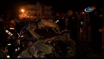Adana'da 4 kişi hurdaya dönen araçtan sağ çıktı