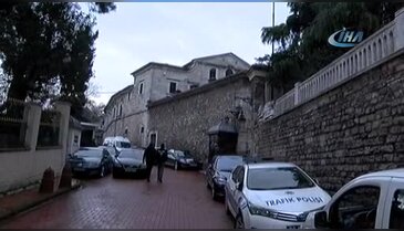 Haç çıkartmak için Haliç'in soğuk sularına atladılar