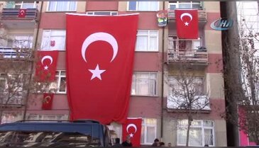 Kahraman şehidin naaşı son yolculuğu öncesi baba evine getirildi