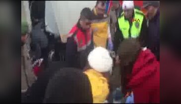 TIR kahvehaneye girdi: 1 yaralı