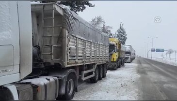 Kapanan Bursa-İzmir karayolu'ndan görüntüler