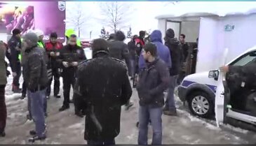 Kamyonunu, arızalanan telefonunu aldığı mağazaya sürdü