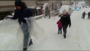 Çorlu'da naylonla kayak keyfi