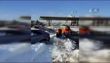 İBB ekipleri, yolda kalan araçlar için seferber oldu