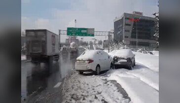 Otomobillerini TEM'de terketmek zorunda kalmışlardı