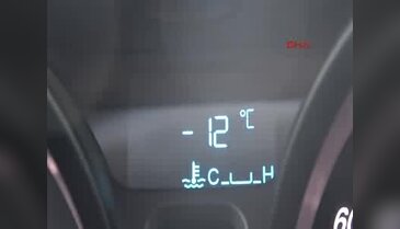 Çorlu'da kar durdu, buzları itfaiye temizledi