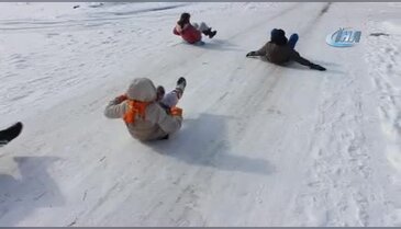 Çocukların kızak keyfi