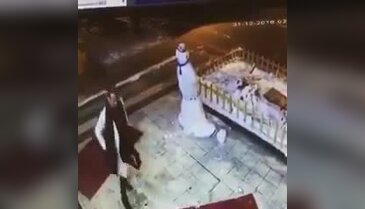 Kardan adama saldıran kadın