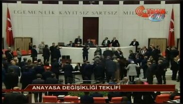 Anayasa değişiklik teklifi oylamasında kriz