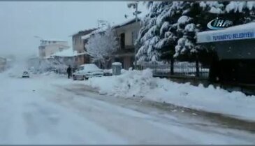 Adana'nın kuzey ilçesi kar esaretinde