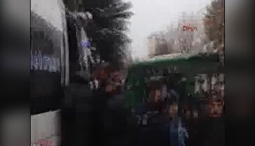 Cenaze namazında tente çöktü! Yaralılar var