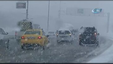Yeniden başlayan kar trafiği etkiledi