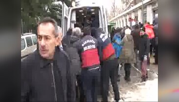 Cenaze namazında tente çöktü! Yaralılar var - 3