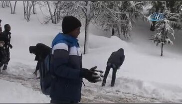 Afrikalı çocuklar, karı ilk kez görmenin heyecanını yaşadılar