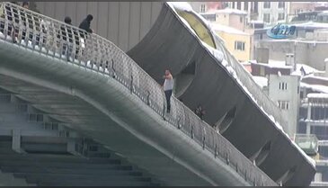 Haliç Metro Köprüsü'nden böyle atladı