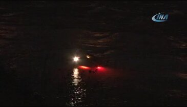 Otomobiliyle Seyhan Nehri'ne uçan sürücü boğulmaktan son anda kurtuldu