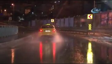 İstanbul'da sağanak yağmur hazırlıksız yakaladı