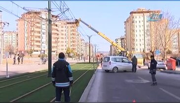Yüksek gerilimli enerji nakil hatları, tramvay seferlerine darbe vurdu