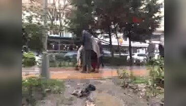 Kadınlar saç saça baş başa kavga etti