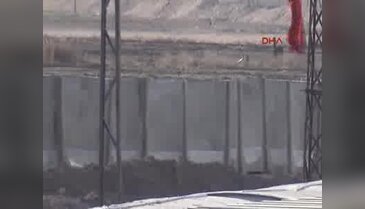 PYD denetimindeki Telabyad ile Akçakale arasına beton duvar