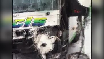 Yolcu otobüsü ile kamyonet çarpıştı: 5 yaralı