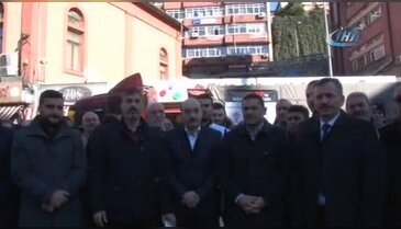 AK Parti ve Hayrat Vakfı tarafından Halep'e yardım tırları gönderildi