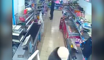 Atletten yaptığı kar maskesini takmayı unutan gaspçı yakalandı