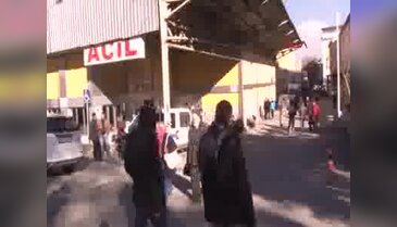 Yolda yürürken maganda kurşunuyla yaralandı