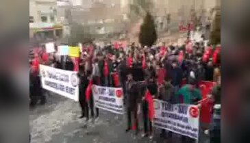 Kulp'ta 'Teröre tepki, şehide saygı yürüyüşü'