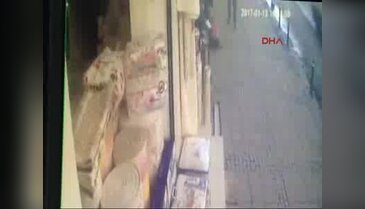 İstanbul'da binanın çökme anı güvenlik kamerasında