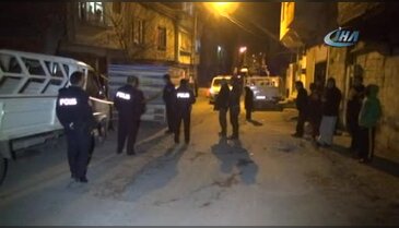 Evinin kapısı önünde silahlı saldırıya uğradı