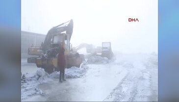 Kanalizasyon patladı, sanayide hayat dondu