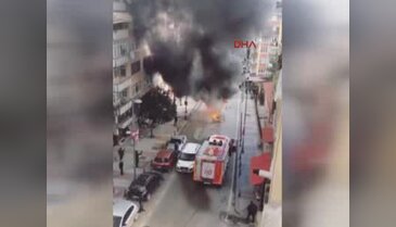 Arızalanan halk otobüsü alev alev yandı