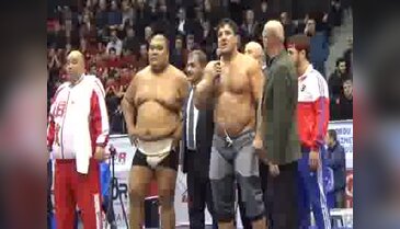 Kırkpınar Başpehlivanı Recep Kara 190 kiloluk Sumo Güreşi şampiyonunu tuş etti