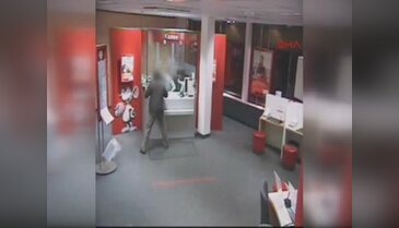 Hamburg polisi, banka görevlisini vuran soyguncunun peşinde