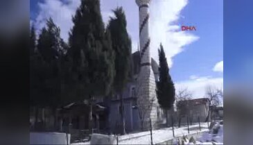 Tehlike yaratan minare çelik halatla yıkıldı