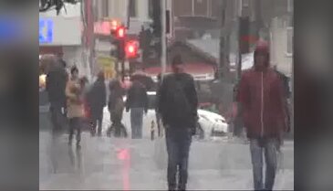 Bursa'da ani bastıran yağmur etkili oldu